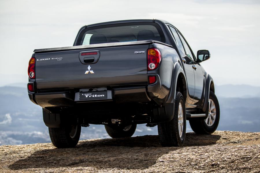  Mitsubishi L200 Triton HLS Chrome Edition 2015 года  (фото 7 из 24)